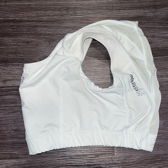 IntelliSkin Essential pullover bra - Picture 3 of 10